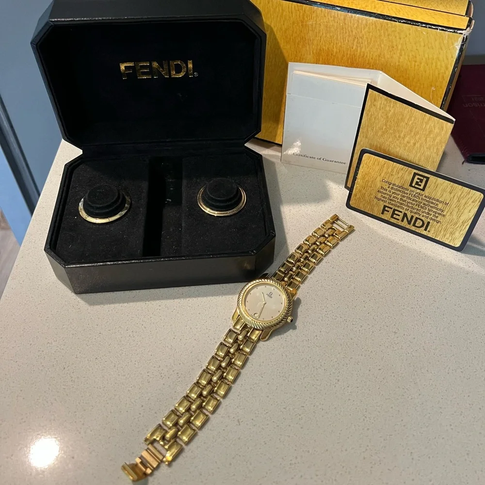 VINTAGE FENDI gold watch - Picture 1 of 10